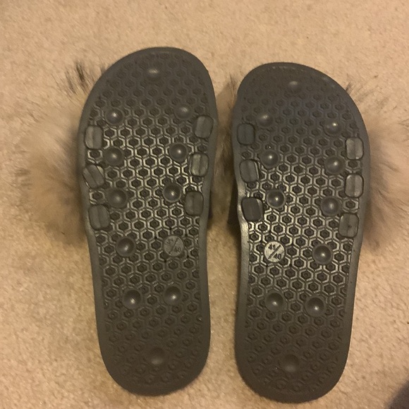 Black slides with Brown fur - Picture 3 of 3